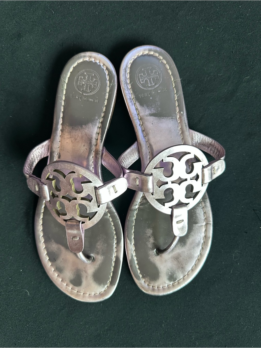 Tory Burch Iridescent Purple Miller Logo Thong Sandals eggplant patent leather - Picture 11 of 13